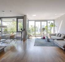 Luxuriös ausgestattete Wohnung mit Blick auf Main und Westhafen inklusive TG-Platz - Frankfurt am Main