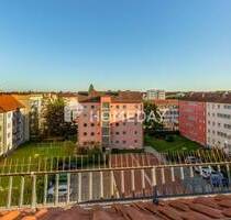 Großzügig geschnittene Dachgeschosswohnung mit schönem Ausblick über Fürth