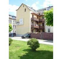 Singlewohnung - Ideal gelegen am Einkaufszentrum - neuer Fußboden - Bad mit Fenster und Wanne - Aue