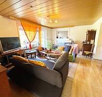 Charmante 3-Zimmer-Wohnung mit Terrasse, Balkon und Garage - Esslingen Wiflingshausen