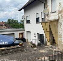 Top-Gelegenheit! 2 Häuser zu einem Preis mit großem Grundstück in Randlage von Aschbach zu verkaufen