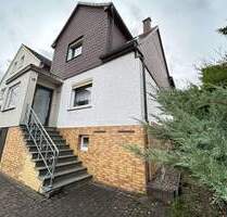 Charmantes Einfamilienhaus mit Garten, Loggia und Garage - ein Haus mit Geschichte und Zukunft - Warburg-Scherfede