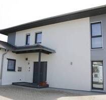 Modernes Einfamilienhaus mit großer Doppelgarage in Randlage - Kreßberg / Marktlustenau