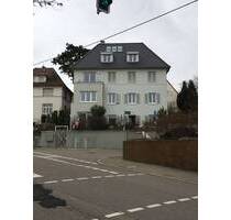 Top ausgestattete 3 Zimmer Wohnung in Halbhöhenlage mit Weitblick, 2 Balkonen und Garage - Stuttgart Hölderlinplatz