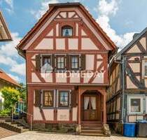 Historisches Juwel in ruhiger Lage: Charmantes Einfamilienhaus mit großem Garten und Nebengebäude - Schotten