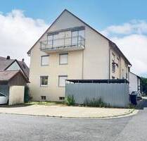 Zeitnah gestaltete Dachwohnung mit Balkon für Singles und Paare - Werneck Ettleben