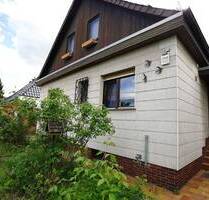 Hauptstadtmakler-Großes Einfamilienhaus mit Einliegerwohnung in Top-Lage - Berlin / Marienfelde