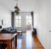 Mitten im Simon-Dach-Kiez: Helle, großzügige Altbauwohnung mit Balkon - Berlin Friedrichshain