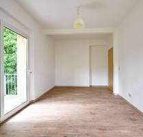Renovierte 2-Raum-Wohnung mit Balkon in ruhiger Lage - gepflegt, hell und sofort bezugsbereit! - Zwickau Gebiet Talstraße / Trillerberg