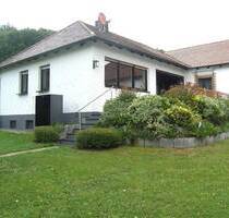Ruhig gelegenes 3-Zimmer-Bungalow mit Süd-West-Terrasse, Garten und Garage - Betzenstein-Schermshöhe