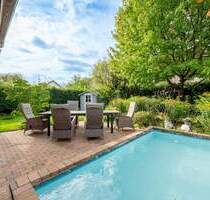 Top-Immobilienensemble in Frankfurt-Harheim: Zwei freistehende EFH, eines davon aktuell vermietet - Frankfurt am Main