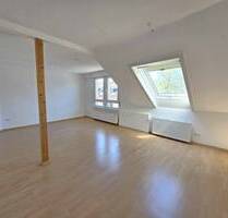 VISTA Immobilien - Wohntraum im Dachgeschoss - charmante Altbauwohnung in begehrter Lage - Darmstadt