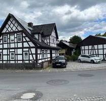 Individuelles Einfamilienhaus mit Nebengebäude - Weitramsdorf