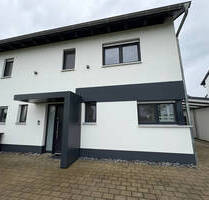 Sofort beziehbares, top ausgestattetes, einseitig angebautes Einfamilienhaus mit Terrasse u. Carport - Crailsheim Tiefenbach