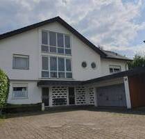 Kaufpreis-Reduzierung ! Suchen Sie ein Einfamilien-Wohnhaus mit Einliegerwohnung u. Garagengebäude mit Carport von Detmold