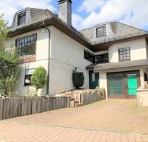villenähnliches Wohnhaus mit Einliegerwohnung und 1 Zimmerapartment - Aarbergen Kettenbach