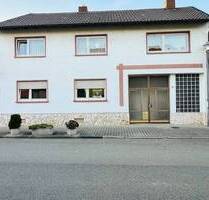 Zweifamilienhaus in bevorzugter Lage (Feldrandlage) - Oberhausen-Rheinhausen
