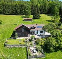 Sacherl mit Scheune, Traktorgarage, Wiese und kleinem Waldstück - Zachenberg Muschenried