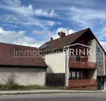 RESERVIERT: Gemütliches Zweifamilienhaus zentral in Wilhermsdorf, drei Balkone und Terrasse mit Garten