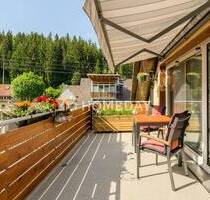 Wohntraum über den Dächern von Titisee: charmante Wohnung mit 2 Balkonen & gepflegter Ausstattung - Titisee-Neustadt