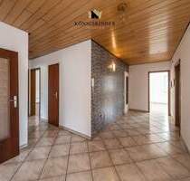 Preisanpassung & sofort einziehen! Große 6-Zimmer-Wohnung mit Gartenanteil & Garage in ruhiger Lage! - Plüderhausen