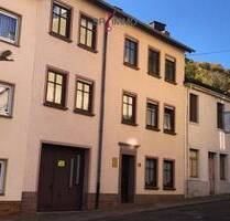 Mehrfamilienhaus mit Ausbaupotenzial im Stadtkern - Neuerburg