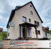 Preiswertes Zweifamilienhaus in SimmelsdorfHüttenbach mit Garten und Nebengebäuden