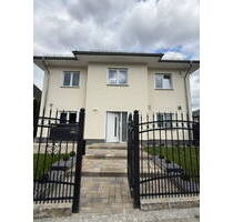 Modernes Einfamilienhaus mit 5 Schlafzimmern, Garten, 3 Stellplätzen, BJ 2017, Fussbodenheizung - Berlin Marzahn