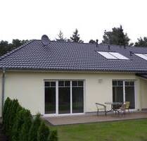 Neubau-Bungalow als Doppelhaushälfte, Kleines Neubaugebiet 