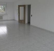 FrankfurtM- Sossenheim geräumige helle 3 Zimmer Wohnung mit Loggia und EBK - Frankfurt am Main