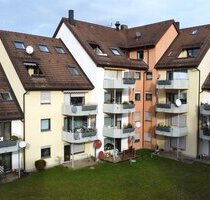 Lichtdurchflutete, modernisierte 2-Zi.-Wohnung mit Balkon und TG-Stellplatz in Lauf !