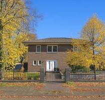 PURNHAGEN-IMMOBILIEN - Modernes und großzügiges Einfamilienhaus mit Carport in ruhiger Lage von Grohn - Bremen / Grohn