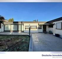 Für die Familie: Winkelbungalow mit ELW und 2 Garagen in Sirchingen - Bad Urach