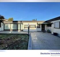 Für die Familie: Winkelbungalow mit ELW und 2 Garagen in Sirchingen - Bad Urach