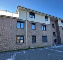 Vermietete Neubau - 2 - Zimmer-Wohnung (KfW 40) mit Dachterrasse und PKW-Stellplatz in Uetersen