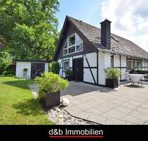 Haus oder Wohnung? Geräumige 5 Zi-Maisonette mit großem Grundstücksanteil in Zweifamilienhaus in Top-Wohnlage in Rösrath-Forsbach.