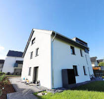 == Modernisierte 3-Zimmer-Wohnung mit Balkon - Erstbezug im OG in Detmold-Pivitsheide ==