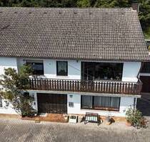 Großes Zweifamilienhaus in exponierter Lage von Niederkirchen