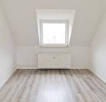 Helle 3-Zimmer-Dachgeschosswohnung zu vermieten! 1 Nettokaltmiete frei (2. Monat) - Duisburg Bruckhausen