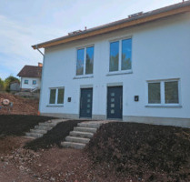 Modernes Wohnerlebnis mit Stil und Komfort - Neubau-Doppelhaushälfte in ruhiger Lage - Steinau an der Straße