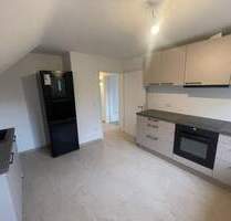 Hochwertig renovierte 2,5-Zimmer-Wohnung mit großer Loggia, Einbauküche und Toplage in Ispringen