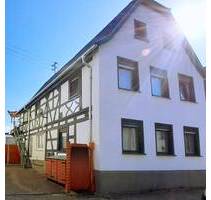 Viel Platz für Hobby oder Gewerbe - Bezugsfreies Haus mit Halle und Einliegerwohnung - Zeiskam