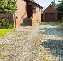 Gepflegtes, freistehendes Ein- bzw. Zweifamilienhaus mit Garten, Vollkeller, Garage und Charme! - Bönningstedt
