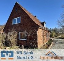 Sanierungsbedürftiges Einfamilienhaus mit großen Grundstück in Sackgassenlage - Breklum