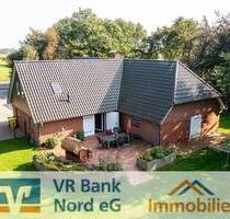 Kernsaniertes Landhaus auf großem Grundstück mit Grünland, sowie Angel- und Badeteichanteil - Ladelund