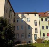 WG-geeignet: Frisch renovierte 2-Zimmer-Altbauwohnung mit Dielen vor dem Zentrum Greifswalds