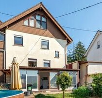 Großzügige Doppelhaushälfte mit Garten und Außenpool in begehrter Lage von Wiesbaden