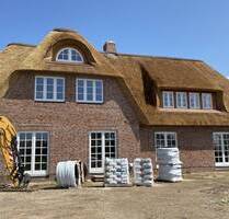 Neues exklusives Reetdachhaus DHH in ruhiger Lage! - Dunsum