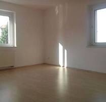 SEHR RUHIGE LAGE !! Sonnige -helle 2 Zimmerwohnung für Single oder Pärchen !! Tageslichtbad mit Wanne Laminatböden PKW-Stellplatz - Leipzig Engelsdorf