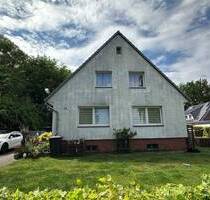 Sanierungsbedürftiges Einfamilienhaus mit Einliegerwohnung und Wintergarten in Norderstedt